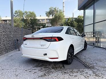 плуг мини: Toyota Corolla: 2026 г., Гибрид, Седан — 3