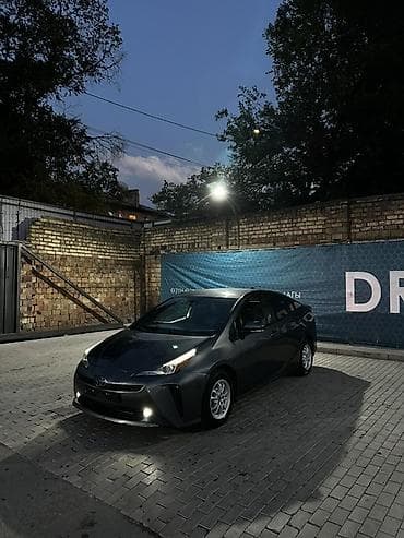 Продажа авто: Toyota Prius: 2021 г., 1.8 л, Вариатор, Гибрид, Хэтчбэк — 1