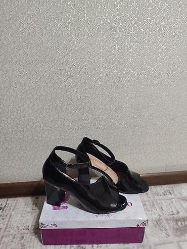 Босоножки 39 раз.цена1200с at lalafo.kg Босоножки 39 раз.цена1200с