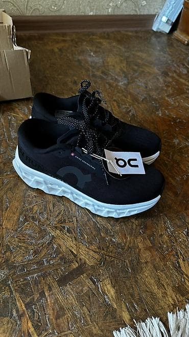 nike react: Кроссовки On Cloudmonster, черные - Бренд: On Running (логотип и — 1