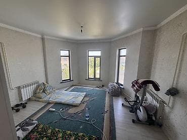 Недвижимость: Светлая комната в частном двухэтажном доме. Сдается одна комната на — 1