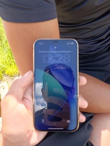 IPhone 12 Pro, цвет «серебристый» (silver). Экран 6.1", OLED Super