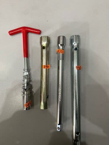 Набор свечных ключей и воротков Состав: - Телескопический T‑образный