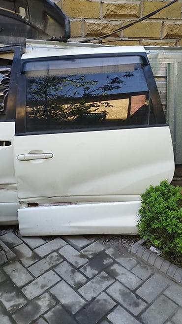 вечерние платья со шлейфом: Дверь Задняя правая Toyota — 1