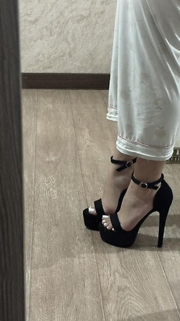 Черные женские босоножки на высоком каблуке-шпильке с платформой. -