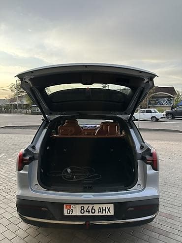 зарядка на электрокар: Электрический кроссовер (серебристый металлик) NETA L плагин бензин — 6