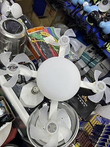 круглые: Потолочный светильник с четырьмя мини‑вентиляторами - Комбинированное — 1