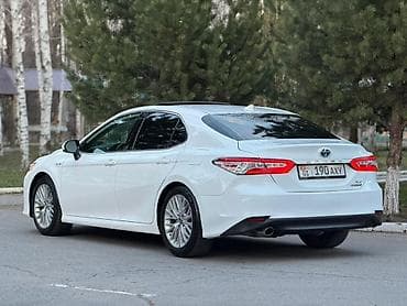 таёта приюс: Toyota Camry: 2019 г., 2.5 л, Вариатор, Гибрид, Седан — 4