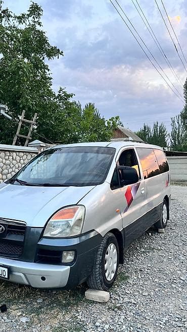Унаа: Hyundai Starex: 2004 г., 2.6 л, Кол менен иштөөчү, Дизель, Вэн/Минивэн — 4