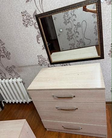 Кийим үчүн комоддор: Кийим үчүн комод, Колдонулган, Күзгүсү менен, ЛДСП — 1