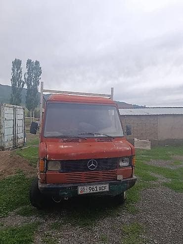 донголок 14 с: Грузовой автомобиль Mercedes-Benz (кабина-нос, односкатная задняя ось) — 1