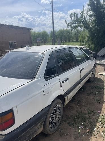 салон машины: Volkswagen Passat: 1988 г., 1.8 л, Механика, Бензин, Седан — 5