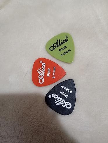 Спорт и хобби: Продаю электро гитару chard китайского производства. на гитаре стоят 2 — 9