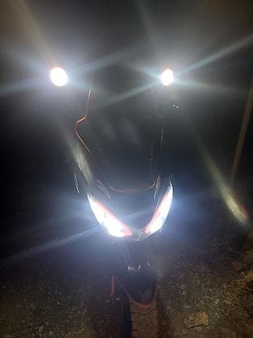 скутер м10: Скутер городского класса МАКСИ, черный с красными акцентами — 10