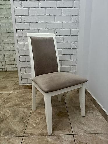 small table: Стул обеденный с мягкой спинкой и сиденьем. В наличии 5 штук, есть — 1
