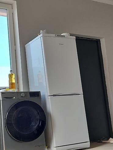 маленький двухкамерный холодильник: Холодильник Indesit, Двухкамерный — 1