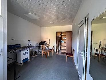 сдаю швейный цех с оборудованием: 📍ул. Сагынбая манасчы 🔘7-комнатный 🔘Этаж 1 🔘150м² Продаётся дом с — 9