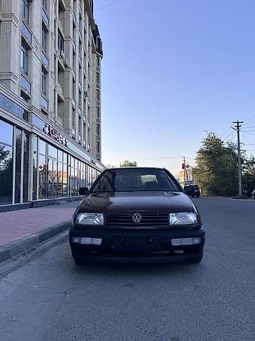 Volkswagen Vento: 1993 г., 1.8 л, Механика, Бензин, Седан — 2