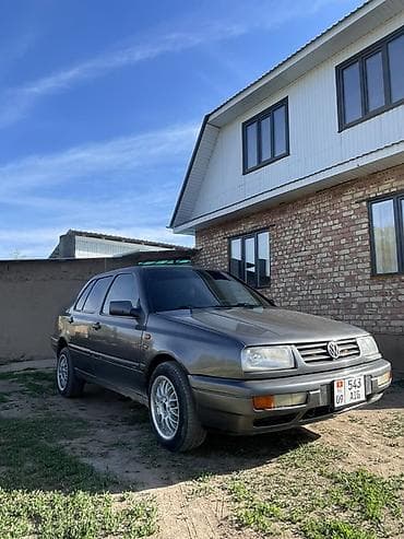 бокс для скутера: Volkswagen Vento: 1993 г., 1.8 л, Механика, Бензин, Седан — 1