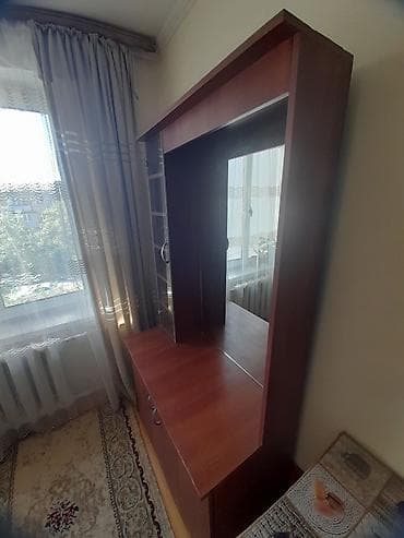 Туалетный столик, Б/у, С зеркалом, цвет - Коричневый, Дерево