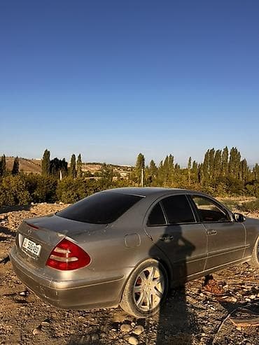 авто стенд: Mercedes-Benz E-Class: 2004 г., Автомат, Дизель, Седан — 2