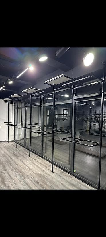 вертикальные вешалки для одежды: Металлические торговые конструкции для магазина одежды кронштейны - — 1