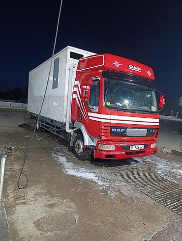 Грузовой автомобиль DAF LF с изотермическим фургоном. Оснащён — 4