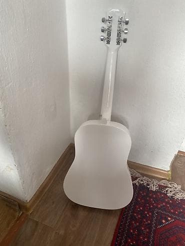 Музыкальные инструменты: Акустическая гитара Jizhilin, корпус дредноут, цвет белый глянец. - — 2