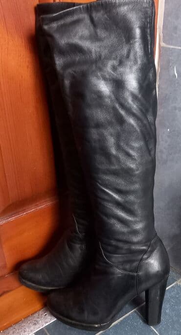 Спецодежда: Кожанная сапоги, размер 37, почти новая, пару раз одела. Купила за — 2