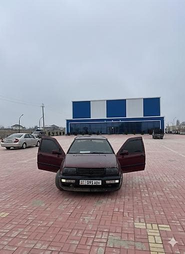 Volkswagen Vento: 1994 г., Седан