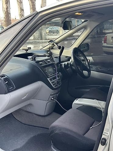 прадо 470: Toyota Opa: 2001 г., 2 л, Автомат, Бензин, Хэтчбэк — 5