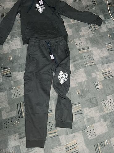 ваеный формы: Спортивный костюм BORZ, сатылат баасы 1000сом срочно размер Мка — 2