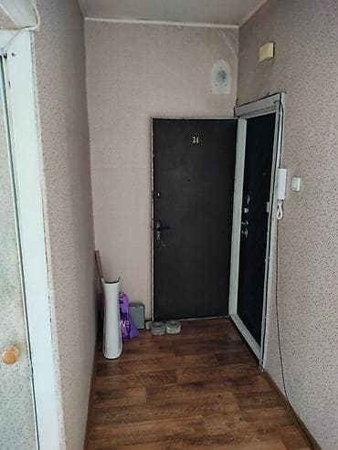 105: 1 комната, 35 м², ул. Боконбаева / Гоголя 105 серия, 5 этаж, Старый ремонт — 4
