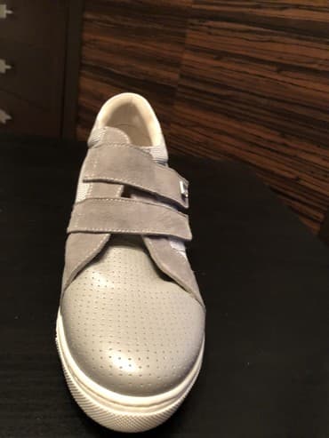 Атайын кийим: Ботинки из Италии. Новый. Один размер остался. Торг возможен — 3