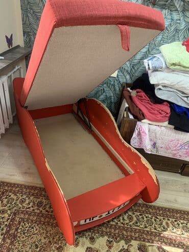 детская кровать в виде машинки: Продаю детскую кровать машина. Отличного качества. Материал МДФ — 2