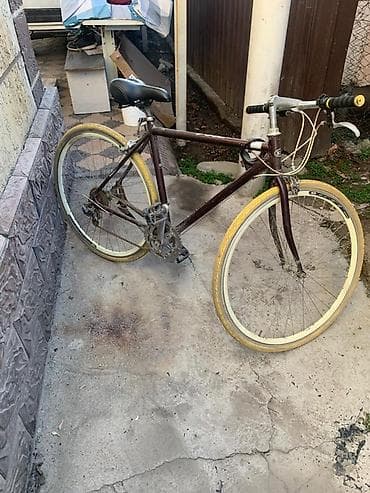 Городской велосипед с прямым рулём - Рама: стальная, классическая