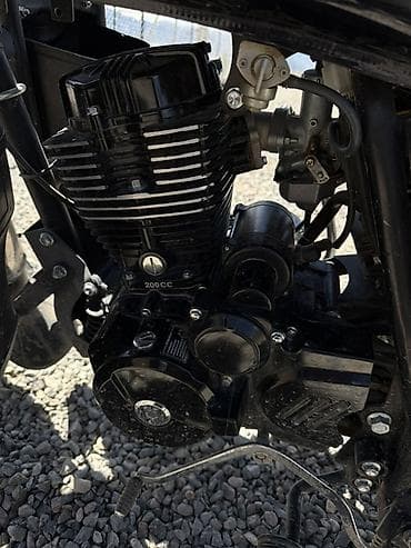 дуг: Мотоцикл дорожный 200 cc - Двигатель: одноцилиндровый бензиновый — 4