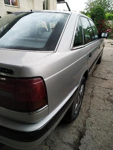 авто сатылат: Mazda 626: 1988 г., 2 л, Кол менен иштөөчү, Бензин, Хетчбек — 5