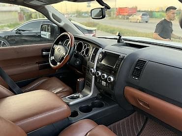 toyota sequi: Toyota Sequoia: 2010 г., Бензин, Внедорожник — 7