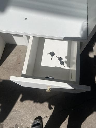 Офисные столы: РЕСЕПШЕН 6500с Б/У 
Материал:ЛДСП 1м10см. 80см. 40см — 3