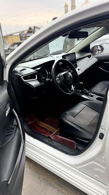 Унаа сатуу: Toyota Corolla: 2022 г., 1.8 л, Гибрид, Седан — 4