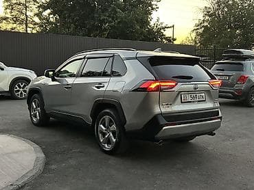 два авто: Toyota RAV4: 2020 г., 2.5 л, Вариатор, Гибрид, Кроссовер — 7