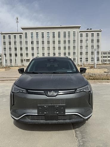 tesla model x: Электрический кроссовер (5 дверей), цвет серый металлик. Ключевые — 1