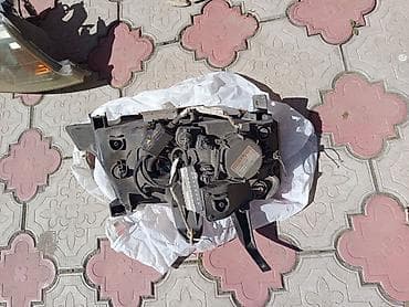 есть трещина: Комплект передних фар Honda 2004 г., Б/у — 2