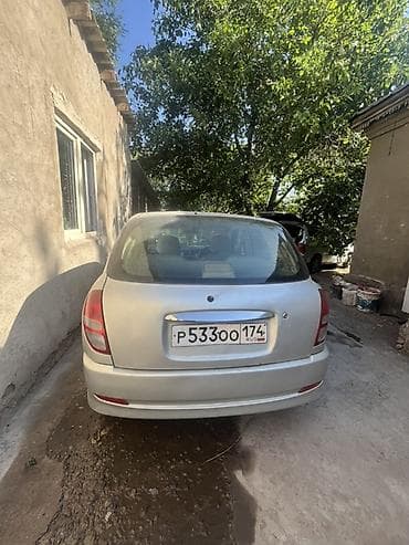 Toyota Duet: 2002 г., Хетчбек — 3