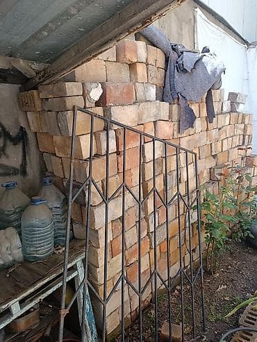 Кирпич б/у около 1000шт по 5сом