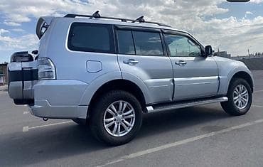 внедорожный картинг: Mitsubishi Pajero (четырёхдверный внедорожник), серебристый металлик — 4