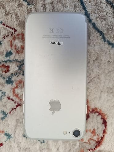 IPhone SE, Б/у, 32 ГБ, Серебристый, Чехол, 100 %