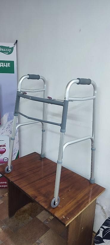 инвалидный ходунок: Ходунки для взрослых с колесами спереди - Легкая алюминиевая рама — 2