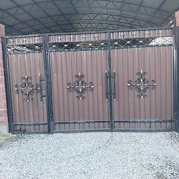 Кованные распашные ворота с калиткой - Материал: металл, профнастил в